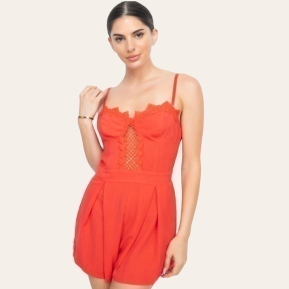 Haute Monde Coral Cinched Zip Sweetheart Pleated Romper 💕